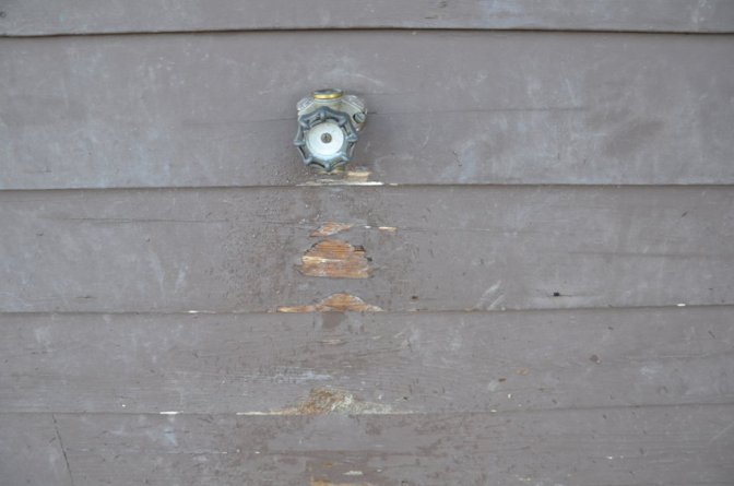 Six Signs of Water Damaged Siding & Solutions